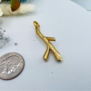 INDIA HICKS Gold Tone Charm Signature